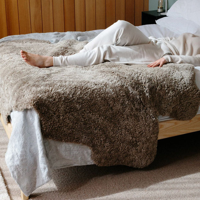 Korthåret Lammeskindsgulvtæppe | 180x110 cm (Bestseller) Taupe